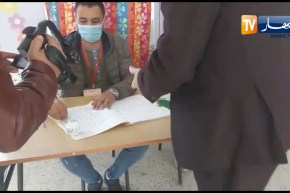 شاهد .. وزير التجارة كمال رزيق يدلي بصوته