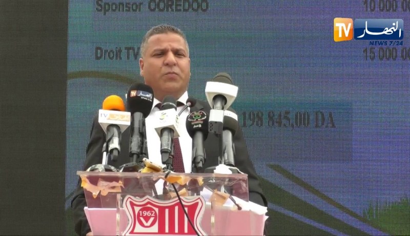 بوحفص يجدد التزامه مع لاعبيه ويؤكد الاتفاق مع “طاسيلي للطيران”