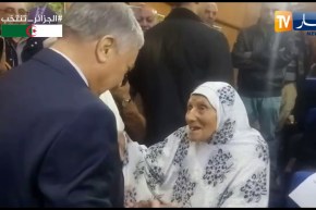 هكذا إستقبل “بن فليس” عجوز  طاعنه في السن