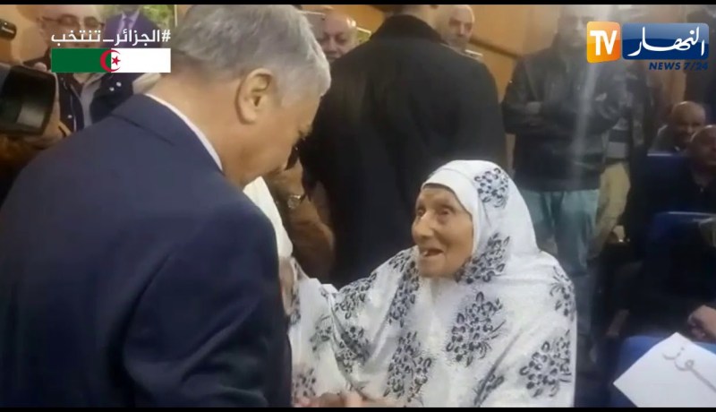 هكذا إستقبل “بن فليس” عجوز  طاعنه في السن