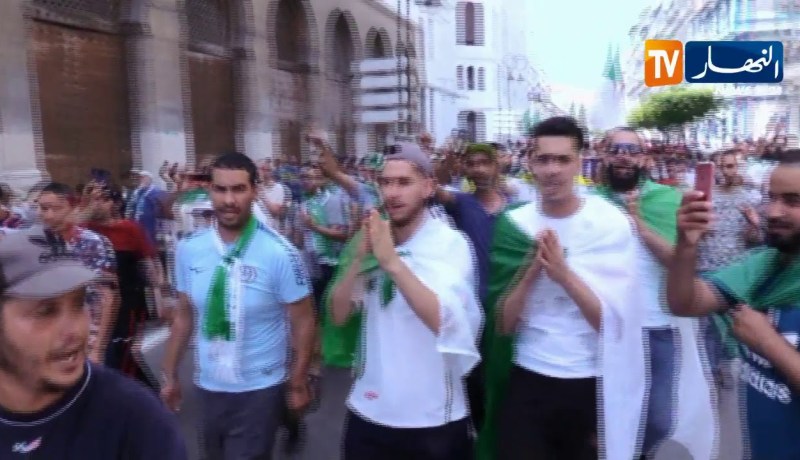 العاصمة: الجزائريون في الشارع للجمعة 17 مطالبين برحيل رموز النظام السابق