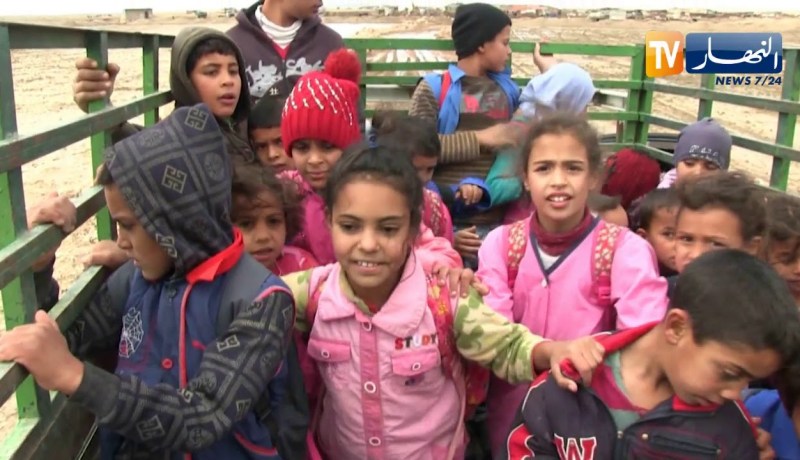 عين تموشنت: تلاميذ دوار زحزوح.. البوط سلاحهم و شاحنات نقل الأغنام وسيلة نقلهم