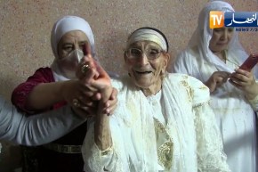 قسنطينة: الحاجة خضراء تحتفي بعامها المائة وسط جو عائلي مرح