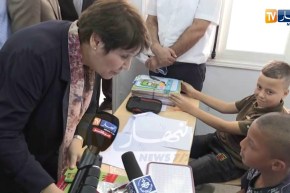 بن غبريت لأحد الأطفال: “ما تجيبوش الأدوات قاع معاكم ..ثقال عليكم “