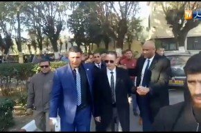 الحراس الشخصيين للراحل “قايد صالح” يترحمون على قائدهم ويغادرون مربع الشهداء