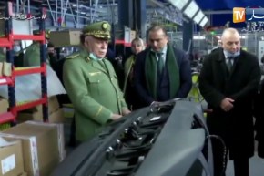 وفد من لجنة الدفاع بالمجلس الشعبي الوطني في زيارة إلى الشركة الوطنية “مرسيدس بنز”