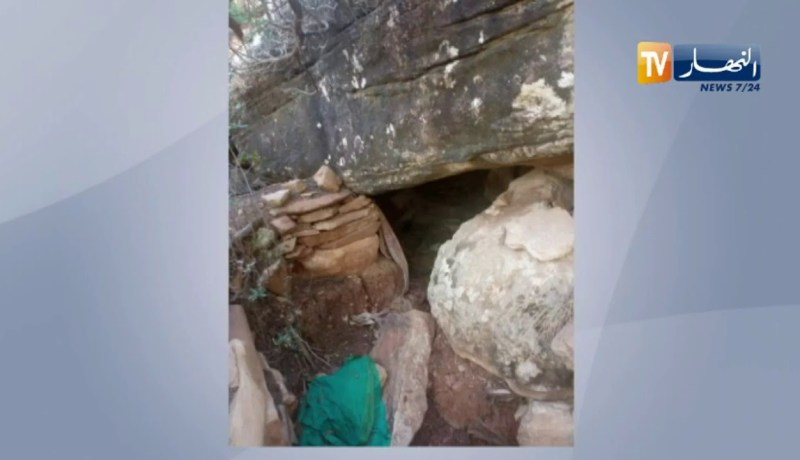 الجيش يدمر 3 مخابئ للإرهابيين تحتوي على 5 قذائف هاون وقنبلة  يدوية بـباتنة