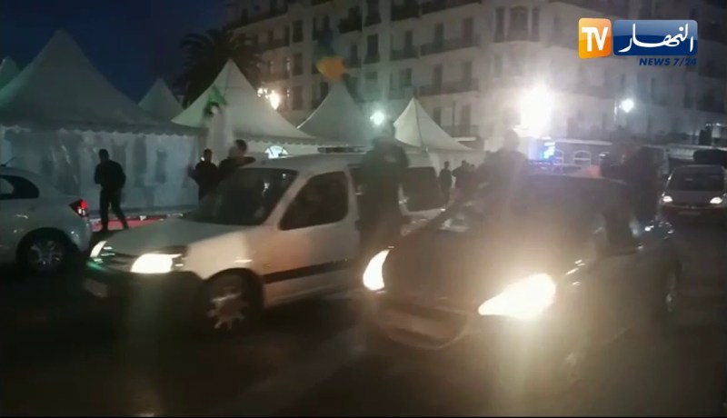 خروج الجزائريين للشوارع إحتفالا بعدم ترشح الرئيس بوتفليقة لعهدة خامسة