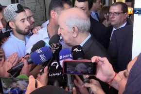 تبون: “الشباب والمؤسسات المتوسطة والصغيرة ركيزة برنامجي”