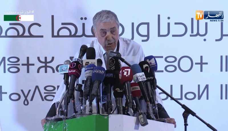 بن فليس: “الجزائر لا تبنى بالشتائم..وأنا فخور بشبابنا الذي أسقط الفساد بكل سلمية”