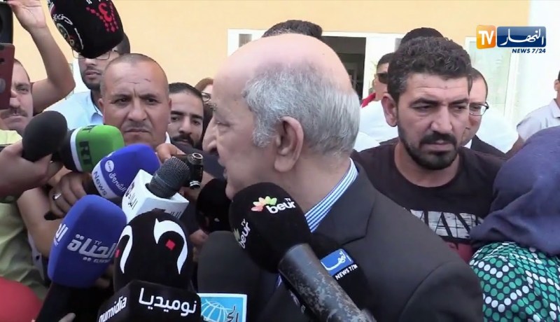 تبون: “أنا أول من تأذى من النظام..صورتي نحاوها من قصر الحكومة”