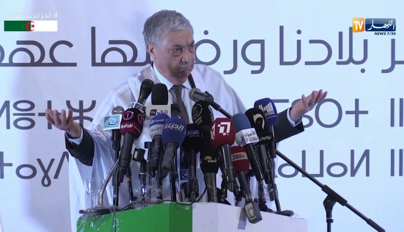 بن فليس: “حل الأزمات في بلادنا ما يجيش بالرقاد..لازم نتحركو ونرجعو ثقة الشعب”