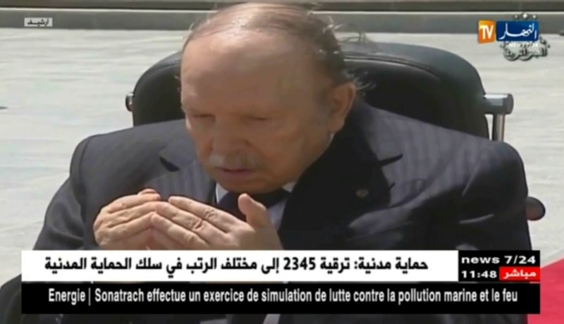 رئيس الجمهورية عبد العزيز بوتفليقة يترحم على أرواح شهداء الثورة بمقبرة العالية