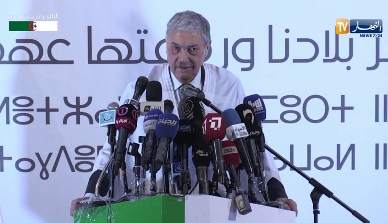 بن فليس: “واحد ما فرضني على الجزائر..عندي برنامج نقنعكم بيه”