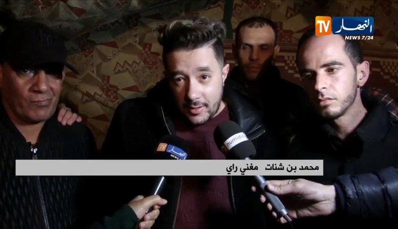 وهران: وصول جثمان المرحوم هواري منار إلى منزله العائلي بمنطقة بوزفيل بعين الترك