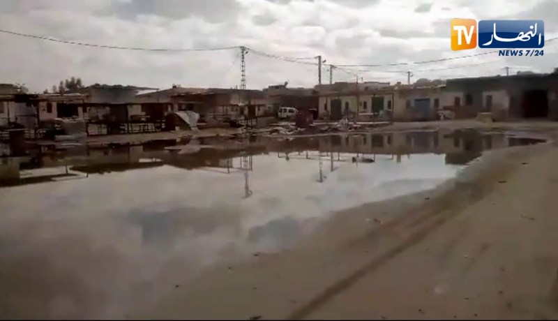 الوادي: سوق ليبيا و سوق التمر والخضر والفواكه يغرق بترسبات مياة الأمطار