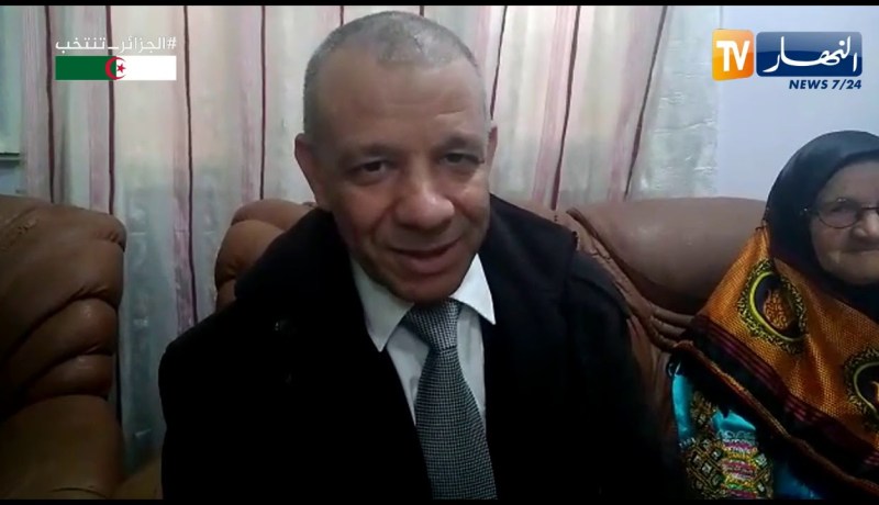 بن قرينة :  كرّمنا الله اليوم بجلوسنا مع “الحاجة” بلباسها القبائلي