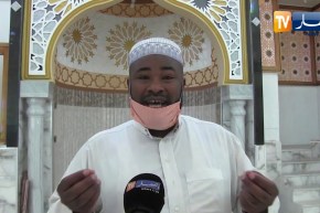 سكيكدة : أحمد خليلي.. أنامل تحول مسجد بعين شرشار إلى تحفة