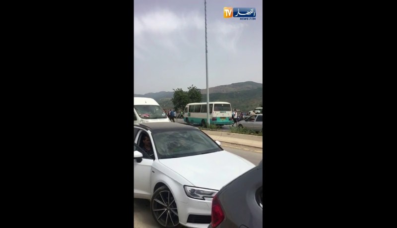 البليدة: أهالي المساجين ينتظرون أبناءهم الذين شملهم العفو الرئاسي