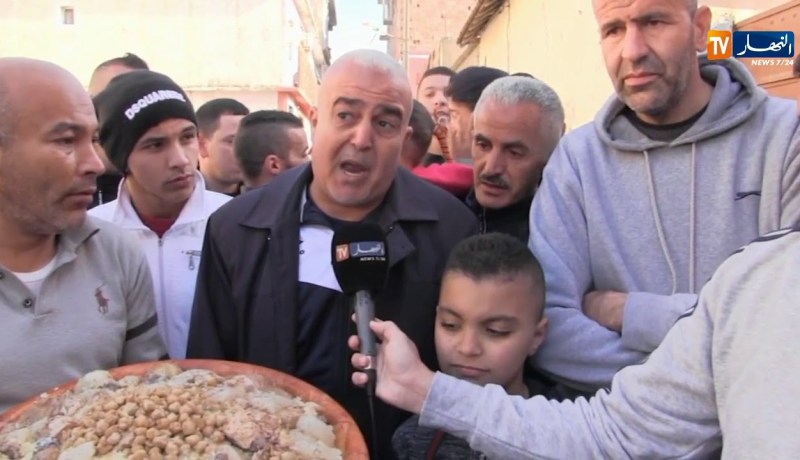 البليدة/ سكان حي بن عمور يقيمون مأدبة غذاء على روح الفقيد “أحمد قايد صالح”