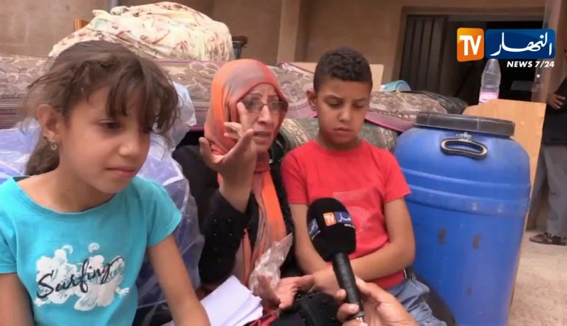 تيسمسيلت: صندوق معادلة الخدمات الإجتماعية يجر سيدة وصغارها إلى الشارع