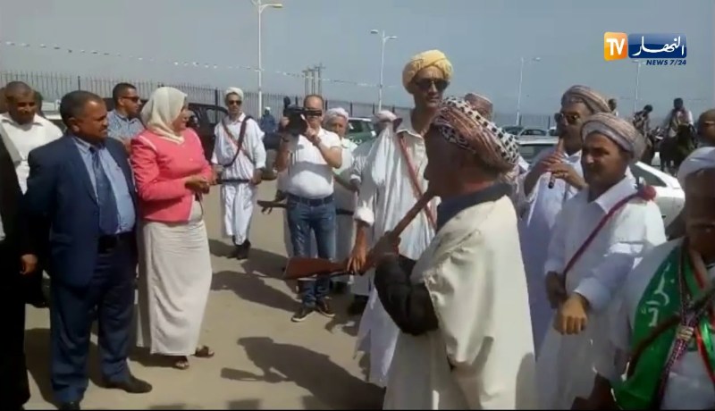 فرقة “لعلاوي” تحضر لإستقبال الوزير “زعلان” في عين تموشنت