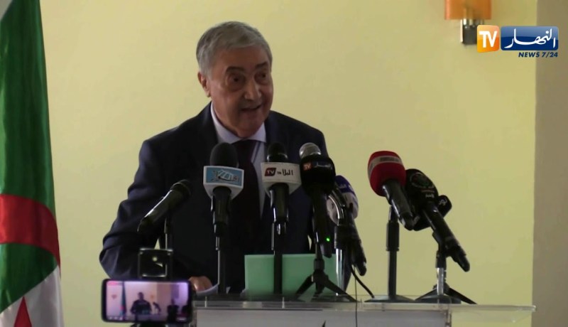 سياسة: بن فليس يستقيل من رئاسة حزب طلائع الحريات