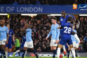 السيتي يسقط بثنائية تشيلسي ويفرط في الصدارة لمصلحة ليفربول