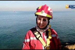 نبيلة عمراش من فرقة الإنقاذ في الأماكن الصعبة والخطيرة تشارك في عملية البحث عن البحارة المفقودين