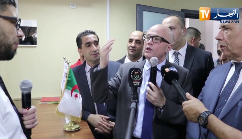 وزير العمل لأحد موظفي المرفق العام.. أنتم في واجهة عليكم نقل إنشغالات كل المواطنين إلى المسؤولين