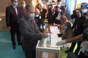 صالح قوجيل رئيس مجلس الأمة بالنيابة يدلي بصوته الإستفتائي