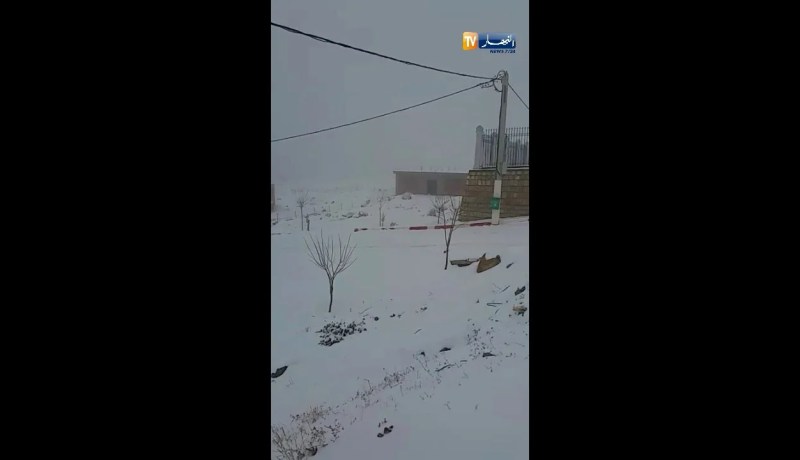 باتنة/ الثلوج تحاصر عشرات العائلات في بلدية لارباع