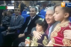 تكريم المترشح “بن فليس” بهدية وعلم جزائري في الشلف