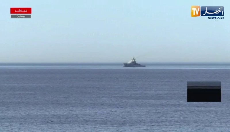 وصول باخرة بحرية حربية من  العاصمة للمشاركة في عملية البحث عن الضابطين