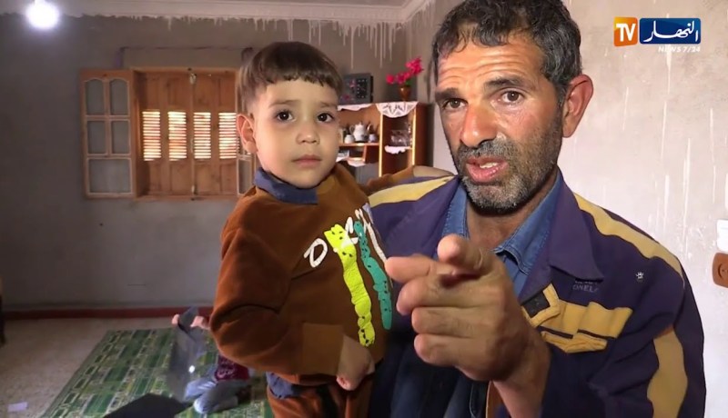 دلال خير: عائلة من باتنة منعها فقرها الشديد من علاج إبنهم المصاب بورم منعه من المشي