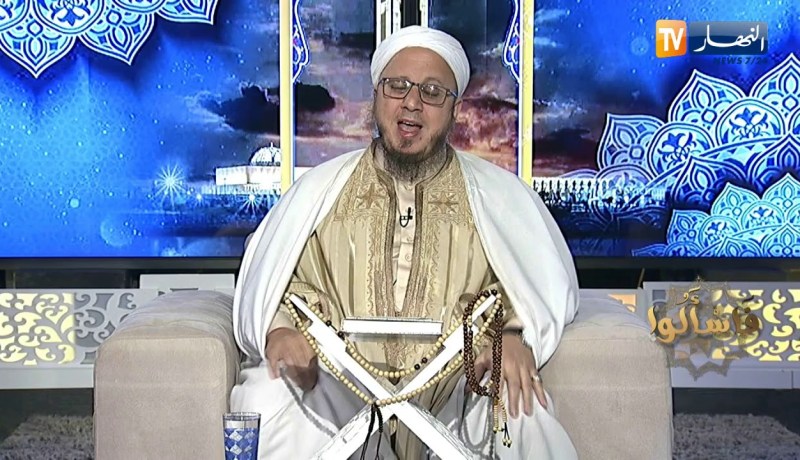 فاسألوا : نشري ملابس الشتاء في فصل الصيف وعرضها للبيع في الخريف.. هل هذا إحتكار ؟