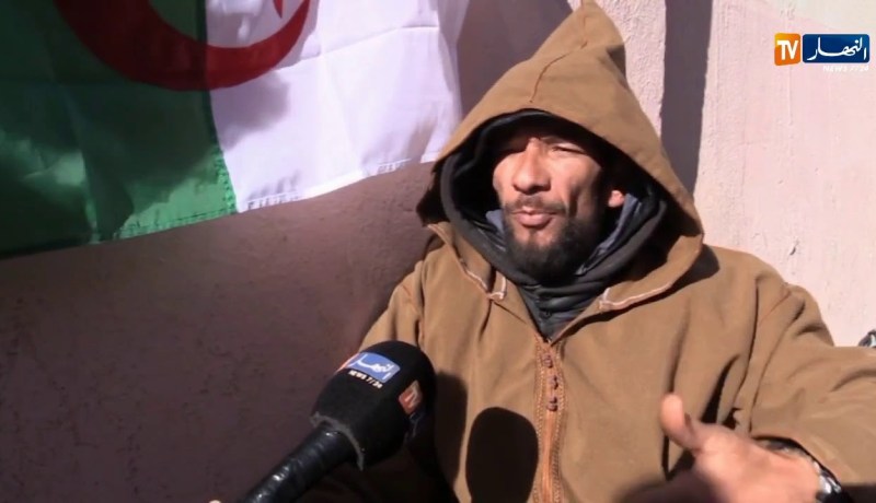 تيسمسيلت/ عامل سابق في تعاونية الحبوب يحتج على رفض تمديد عقد العمل