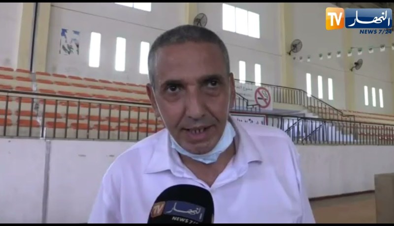 معسكر: توزيع مسابح متنقلة وعتاد رياضي لفائدة اطفال المناطق المعزولة بمناسبة العطلة الصيفية