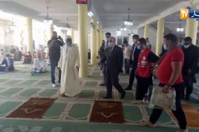 وزير الشؤون الدينية يوسف بلمهدي يؤدي صلاة الظهر ويعلن عن الفتح التدريجي للمساجد