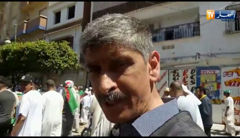 غليزان/ الراقي “بلحمر” يشارك في مسيرة الجمعة الـ 12 وهذا ما قاله عن الحراك