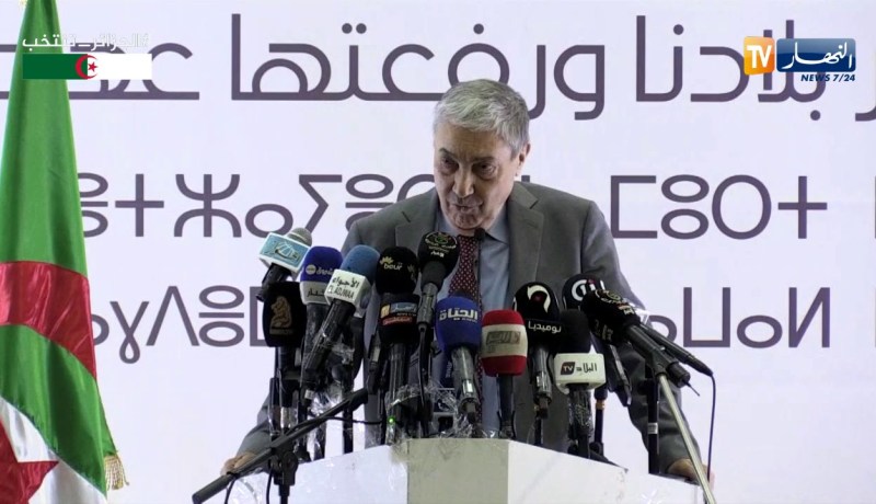 بن فليس: “زلزال الشلف يذكرني بمدى إرتباط الشعب الجزائري مع بعضه البعض في المحن”