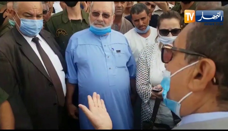 مستشار رئيس الجمهورية المكلف بمناطق الظل يستمع لإنشغالات سكان حي الحنيشيات بالصبحة و يعدهم بالتكفّل