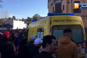 شاهد الشعب عند مرور سيارات الإسعاف أثناء المظاهرات السلمية بالعاصمة