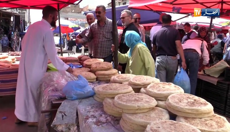 تلمسان: إعداد وبيع “المطلوع” فرصة عمل للشباب و مصدر رزق عائلات الحدودية