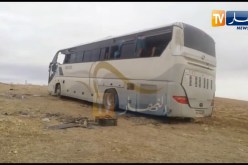 شاهد مخلفات حادث تيارت الذي أودى بحياة 3 أشخاص و14 جريح