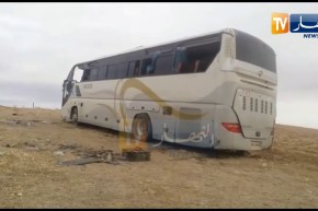 شاهد مخلفات حادث تيارت الذي أودى بحياة 3 أشخاص و14 جريح