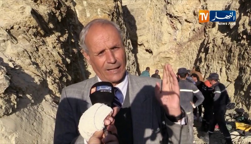 باتنة: إستخراج جثة المرحوم إدريس من داخل الغار بعد إختفاء دام 40 يوما