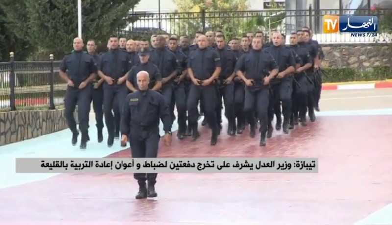 وزير العدل يشرف على تخرج دفعتين لضباط وأعوان إعادة التربية بالقليعة