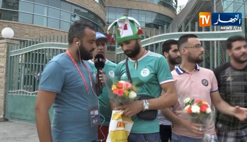مناصرو المنتخب الوطني في زيارة تضامنية لمستشفى مرضى السرطان بالقاهرة