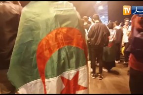 شاهد..مئات الجزائريين في مسيرة للتنديد بتأجيل الإنتخابات بالعاصمة